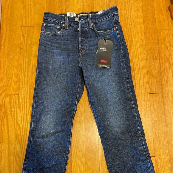 Levi Wedgie Straight Cropped Jeans - Picture 1 of 4